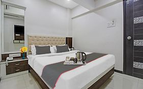 Oyo 91174 Hotel Raj Mahal